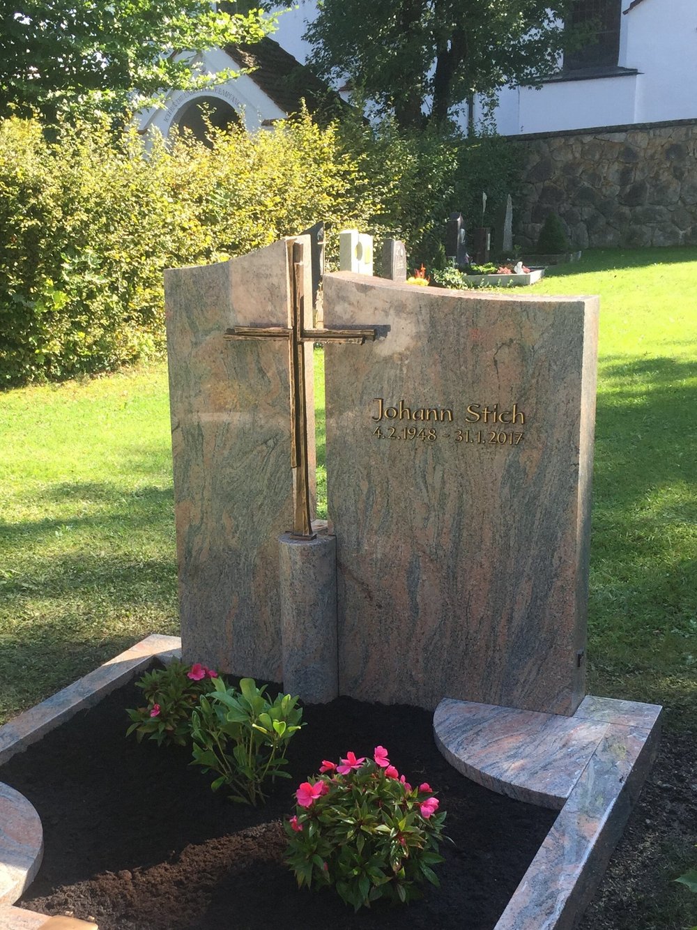 Polierter Grabstein Kreuz Rosa lachsfarbig