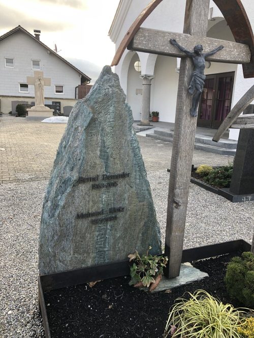 Felsen Grabstein besonderes Naturstein